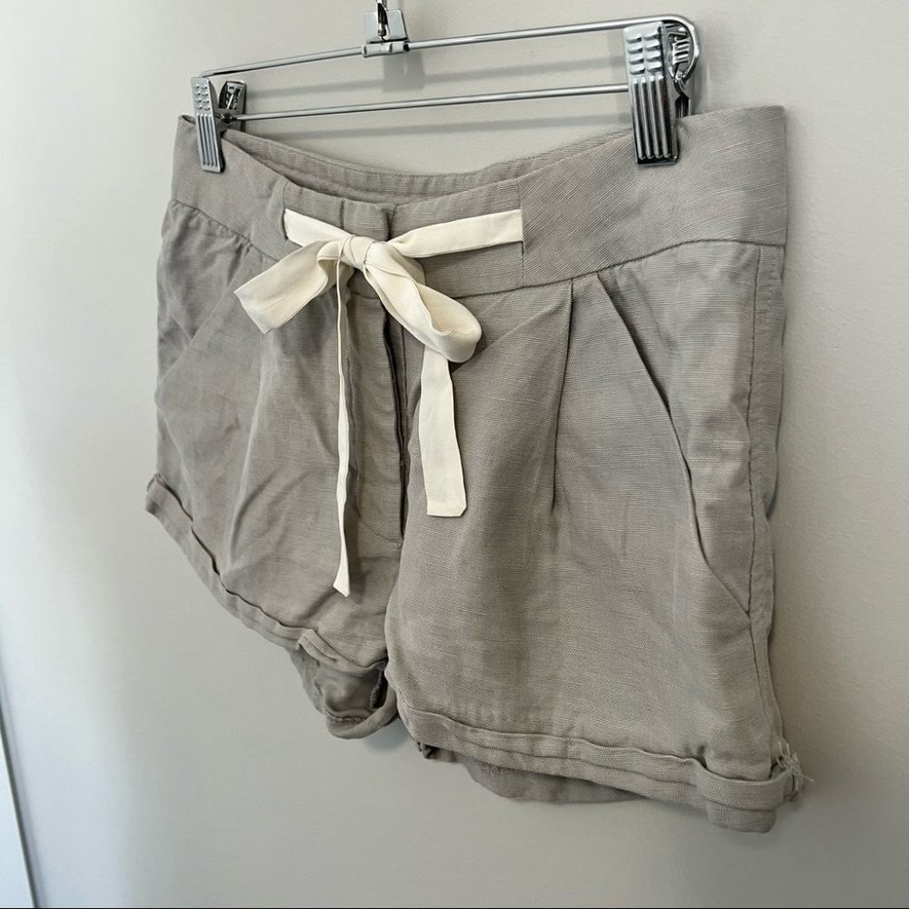 Aritzia Wilfred Allegra Short Light Grey Linen Shorts - Picture 7 of 15